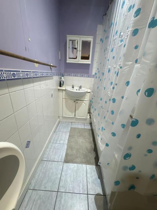 Private Double Bedroom In Hounslow Near Heathrow London Exterior photo